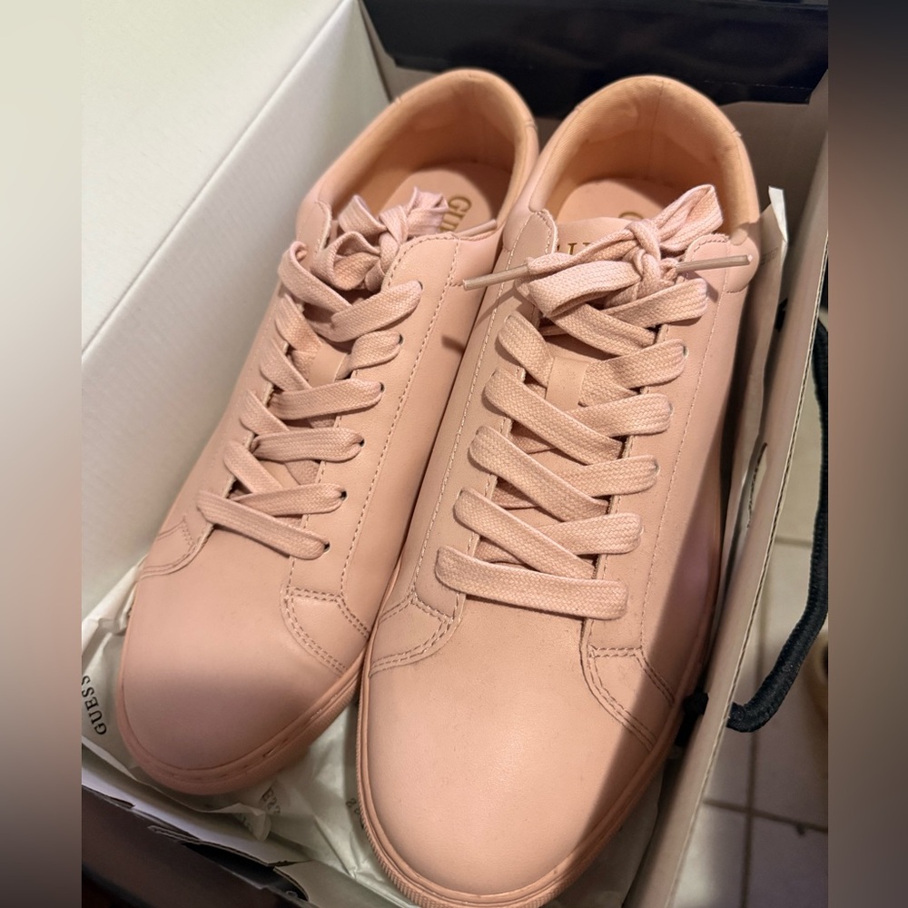 Guess shoes only tried on size 10.5